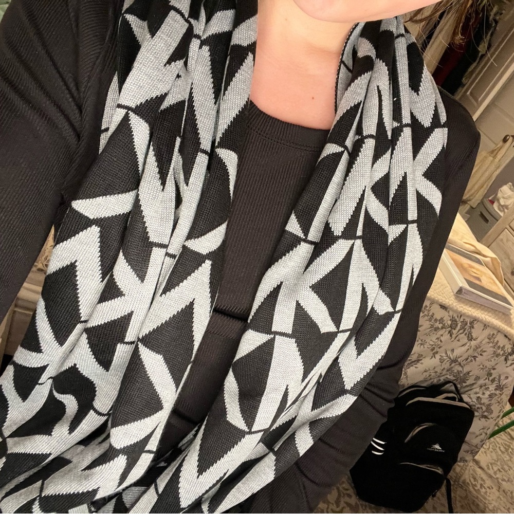 MK scarf